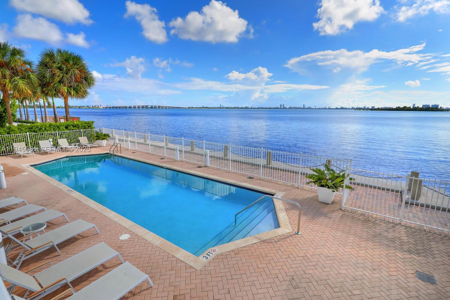 NEW WAVE CONDO - Residential