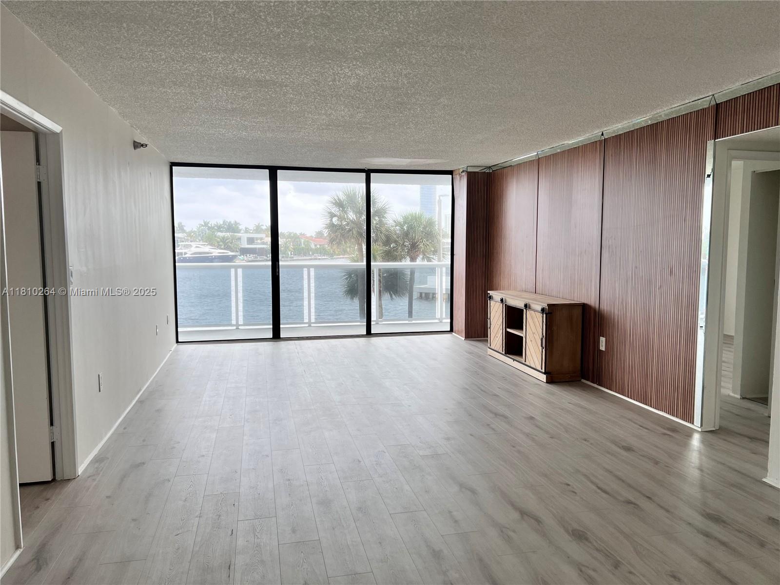 Rental Property at 20515 E Country Club Dr 245, Aventura, Miami-Dade County, Florida - Bedrooms: 2 
Bathrooms: 2  - $2,900 MO.