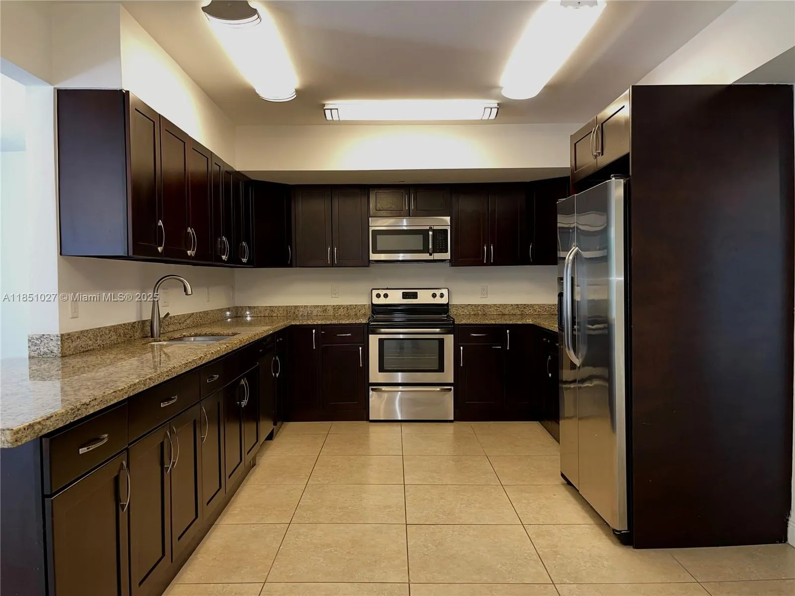 Coral Gables, Florida 33134, United States, 3 Bedrooms Bedrooms, ,3 BathroomsBathrooms,Residential,Pending,183262