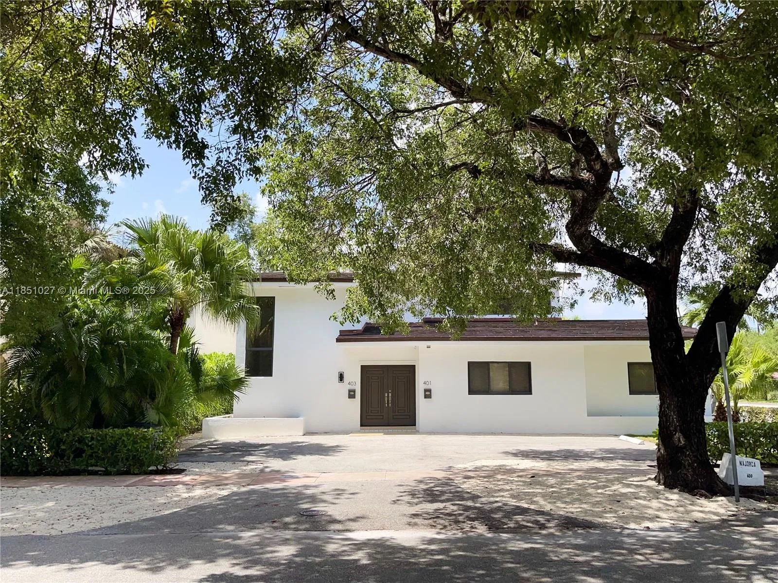 Coral Gables, Florida 33134, United States, 3 Bedrooms Bedrooms, ,3 BathroomsBathrooms,Residential,Pending,183262