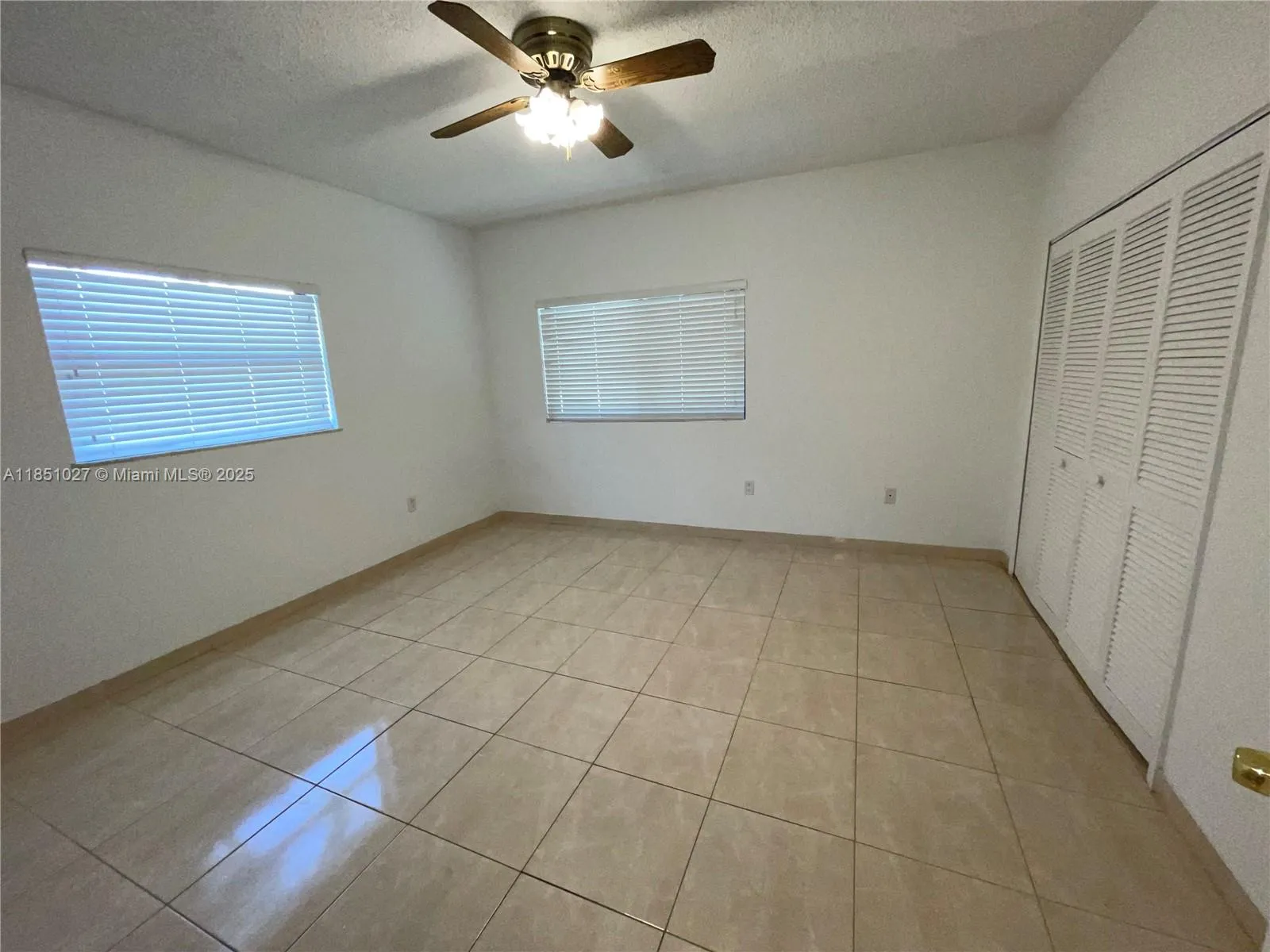 Coral Gables, Florida 33134, United States, 3 Bedrooms Bedrooms, ,3 BathroomsBathrooms,Residential,Pending,183262