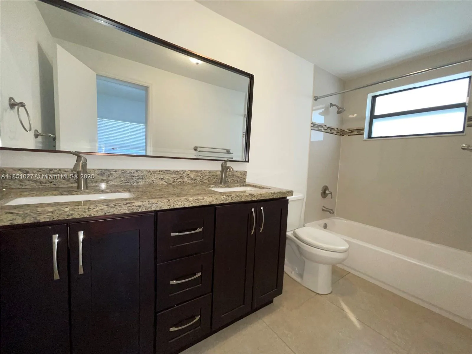 Coral Gables, Florida 33134, United States, 3 Bedrooms Bedrooms, ,3 BathroomsBathrooms,Residential,Pending,183262