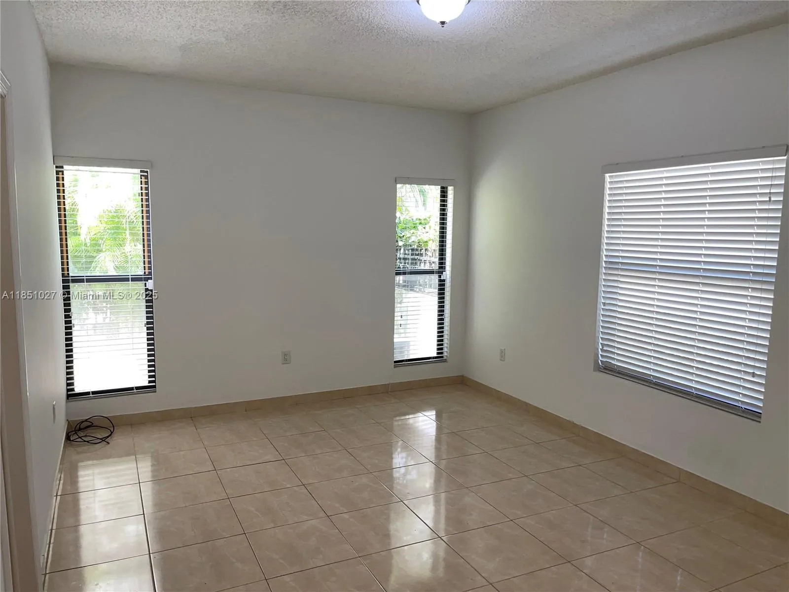 Coral Gables, Florida 33134, United States, 3 Bedrooms Bedrooms, ,3 BathroomsBathrooms,Residential,Pending,183262