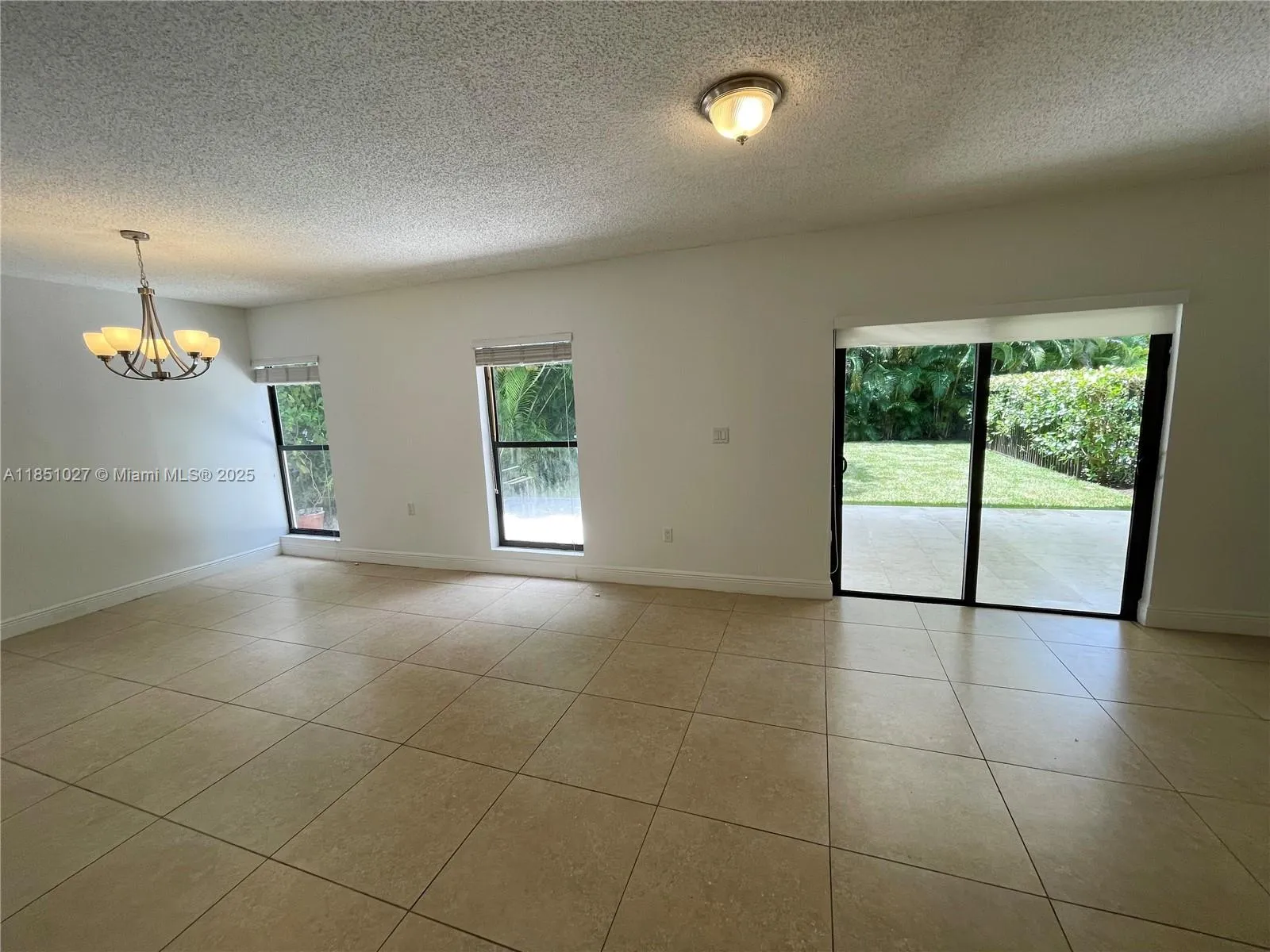 Coral Gables, Florida 33134, United States, 3 Bedrooms Bedrooms, ,3 BathroomsBathrooms,Residential,Pending,183262
