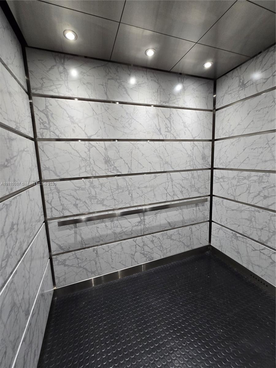 CHANTILLY CONDO - Residential