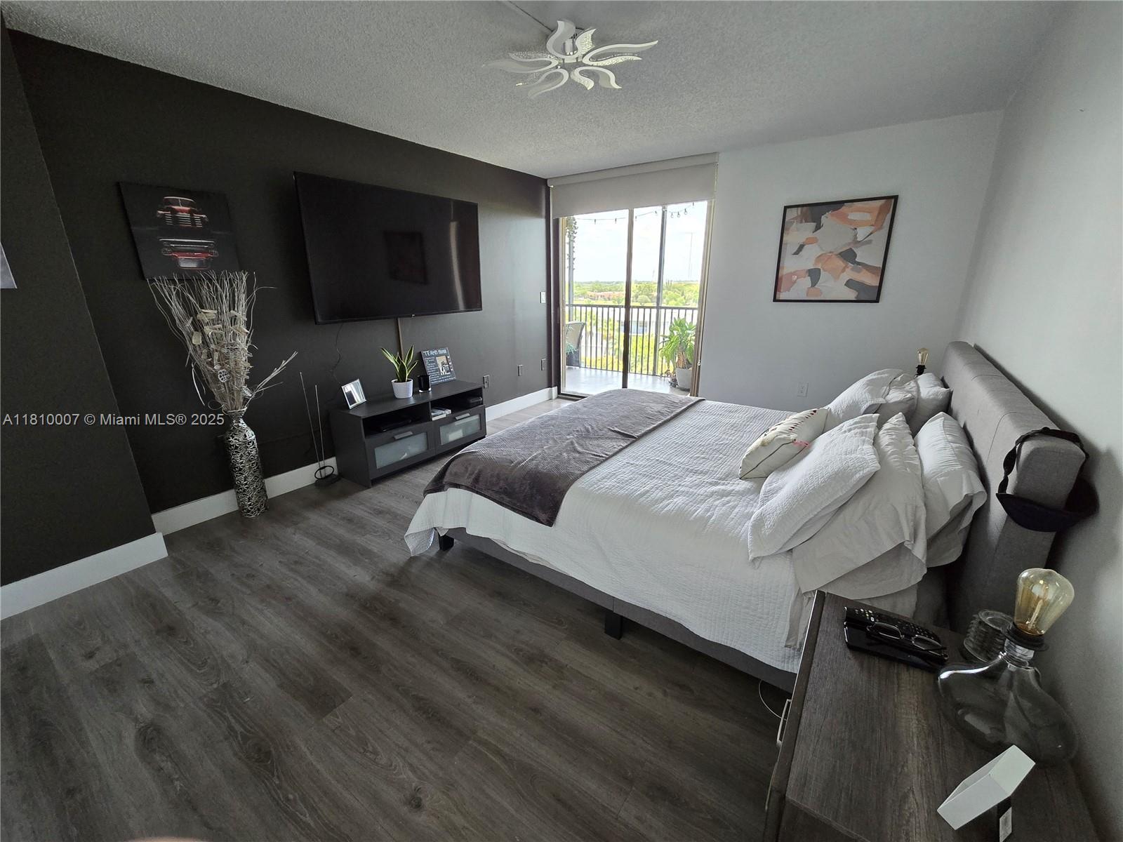 CHANTILLY CONDO - Residential