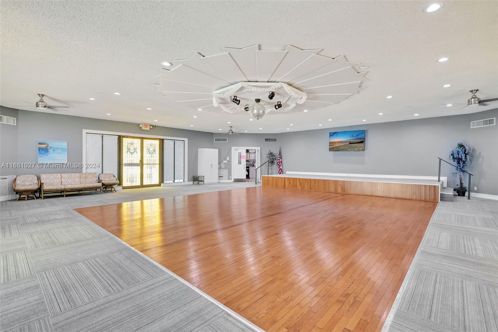 KAHLUA GARDENS CONDO - Residential