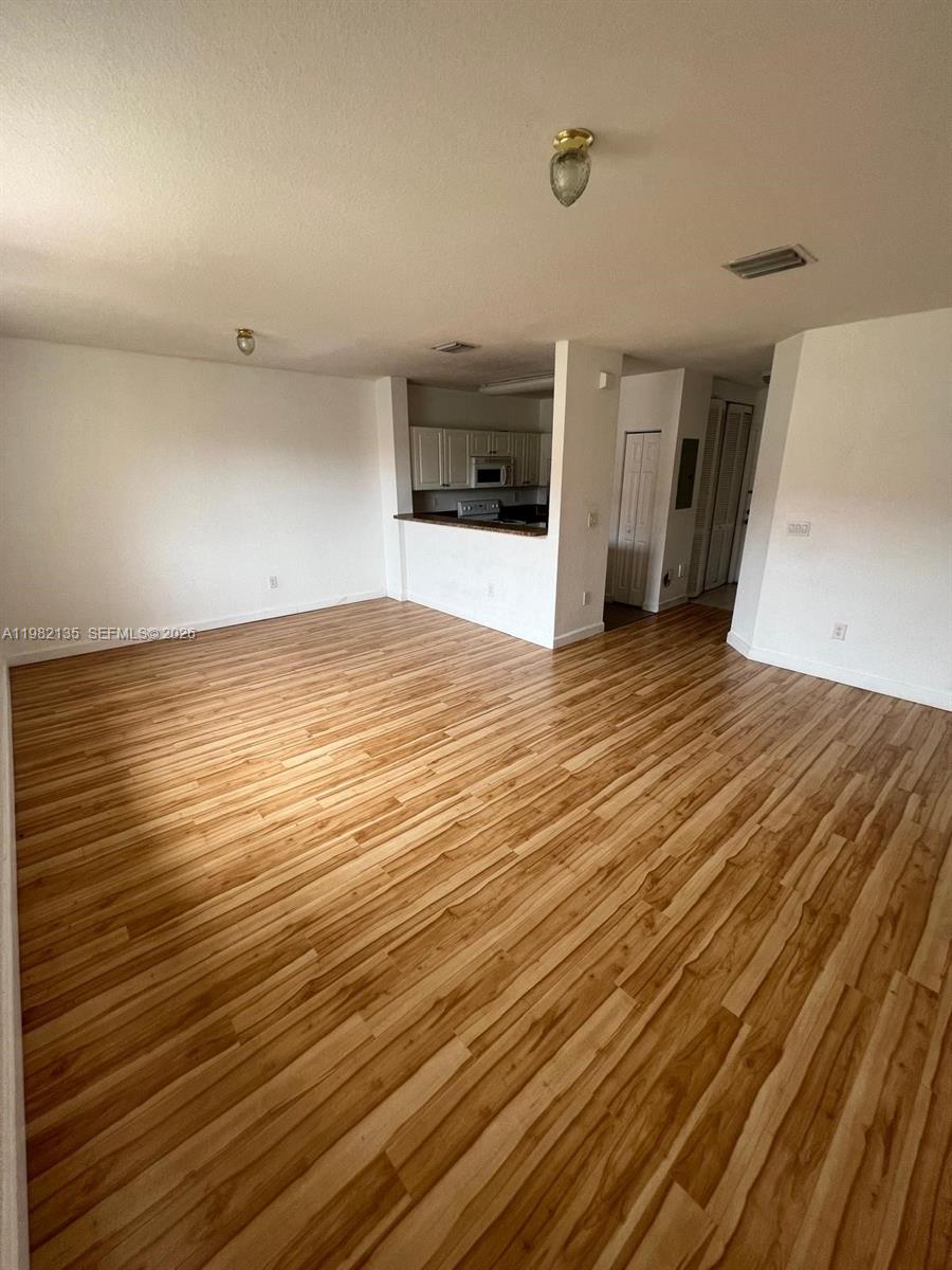 VILLAS AT CARMEL CONDO - Residential