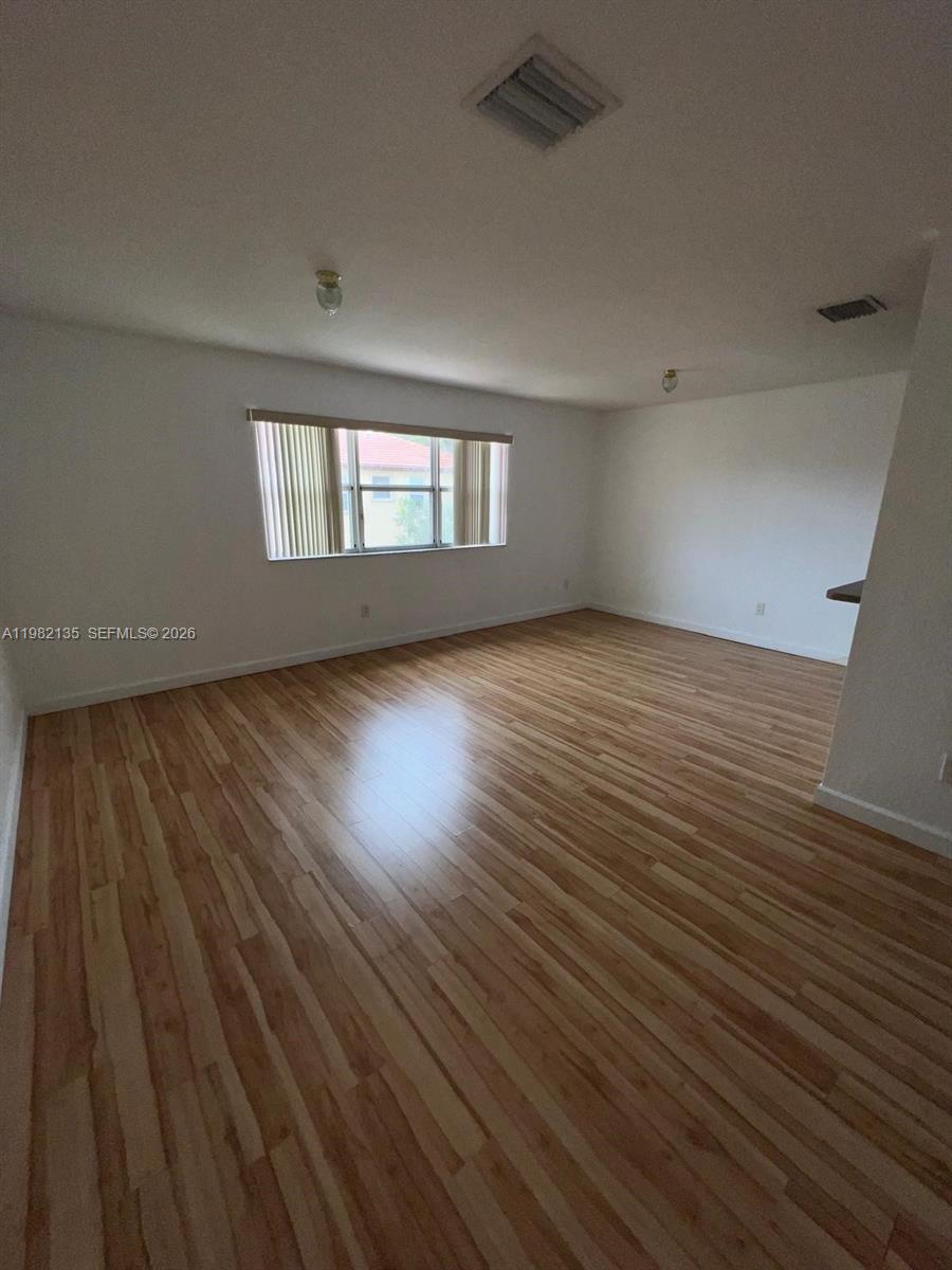 VILLAS AT CARMEL CONDO - Residential