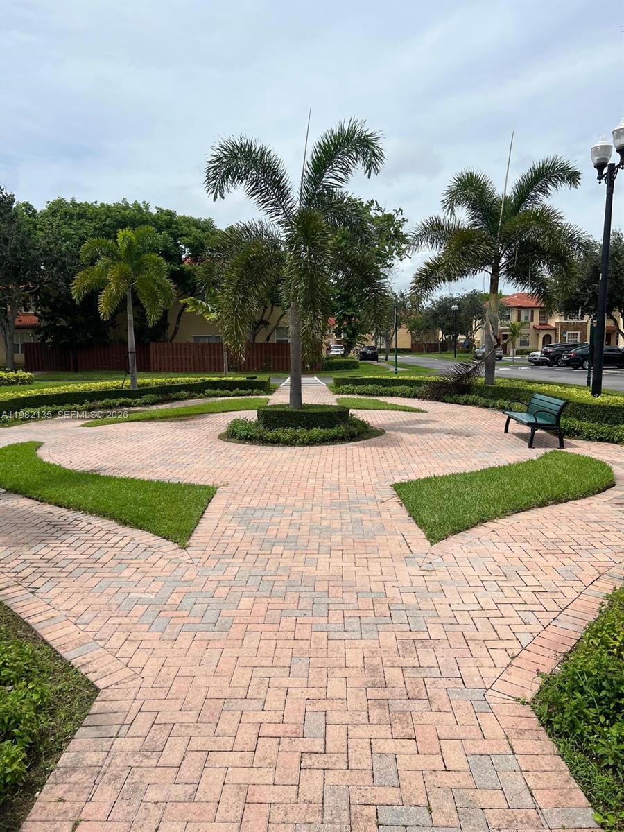 VILLAS AT CARMEL CONDO - Residential