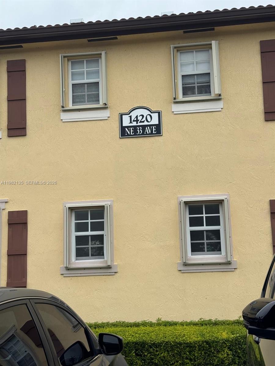 VILLAS AT CARMEL CONDO - Residential