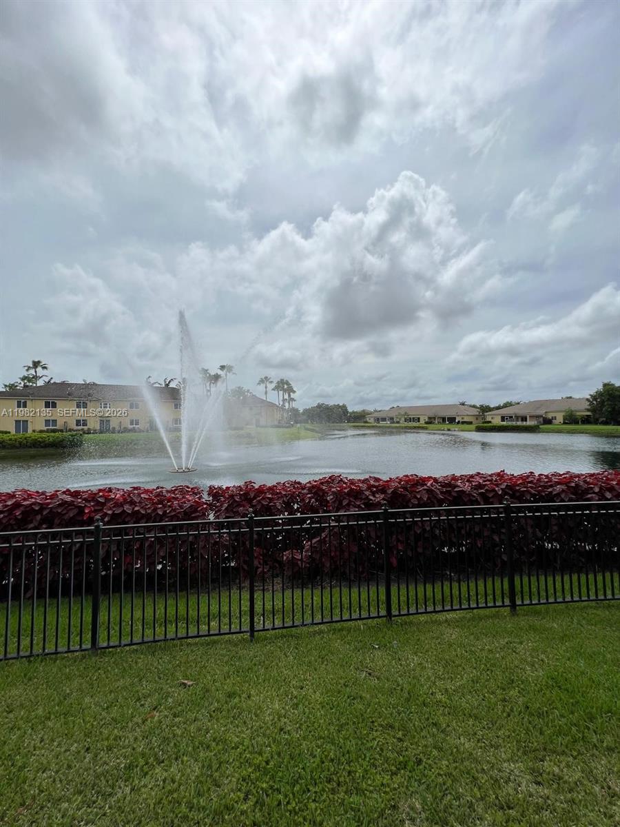 VILLAS AT CARMEL CONDO - Residential