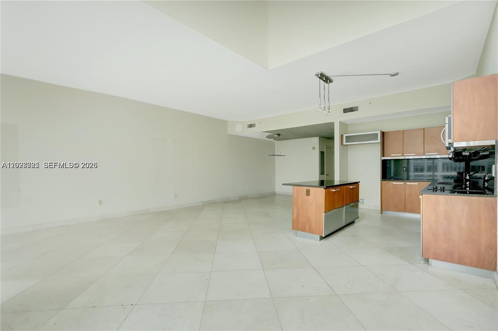 3131 NE 188th St 1-1205