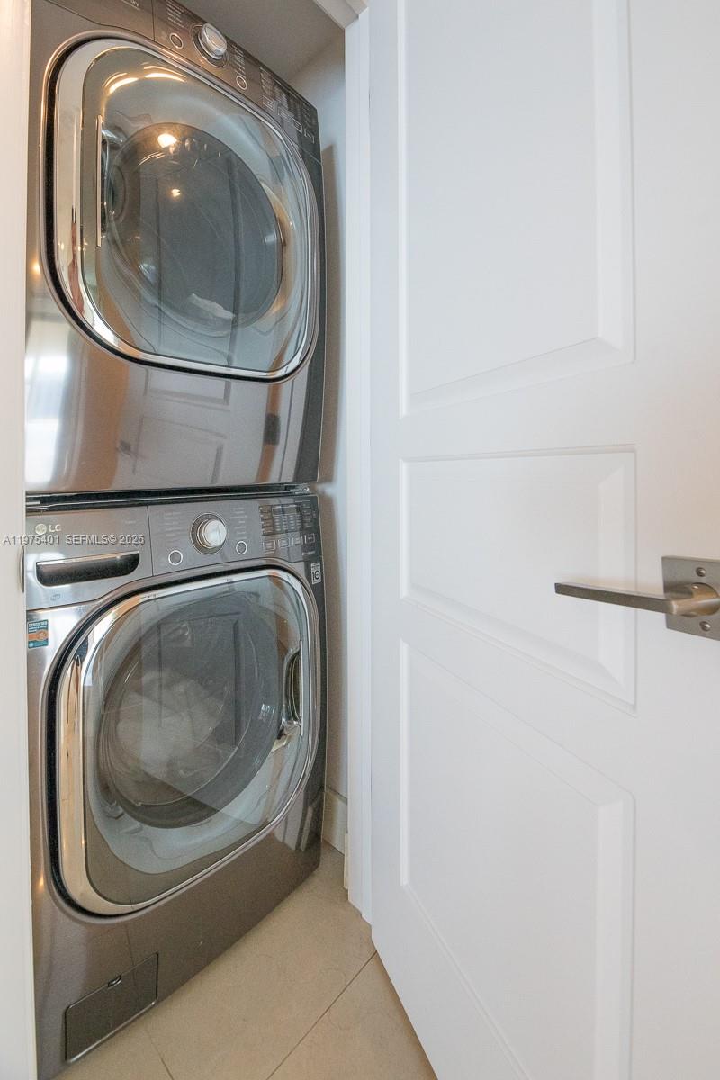 ICONBRICKELL CONDO NO 1 - Residential