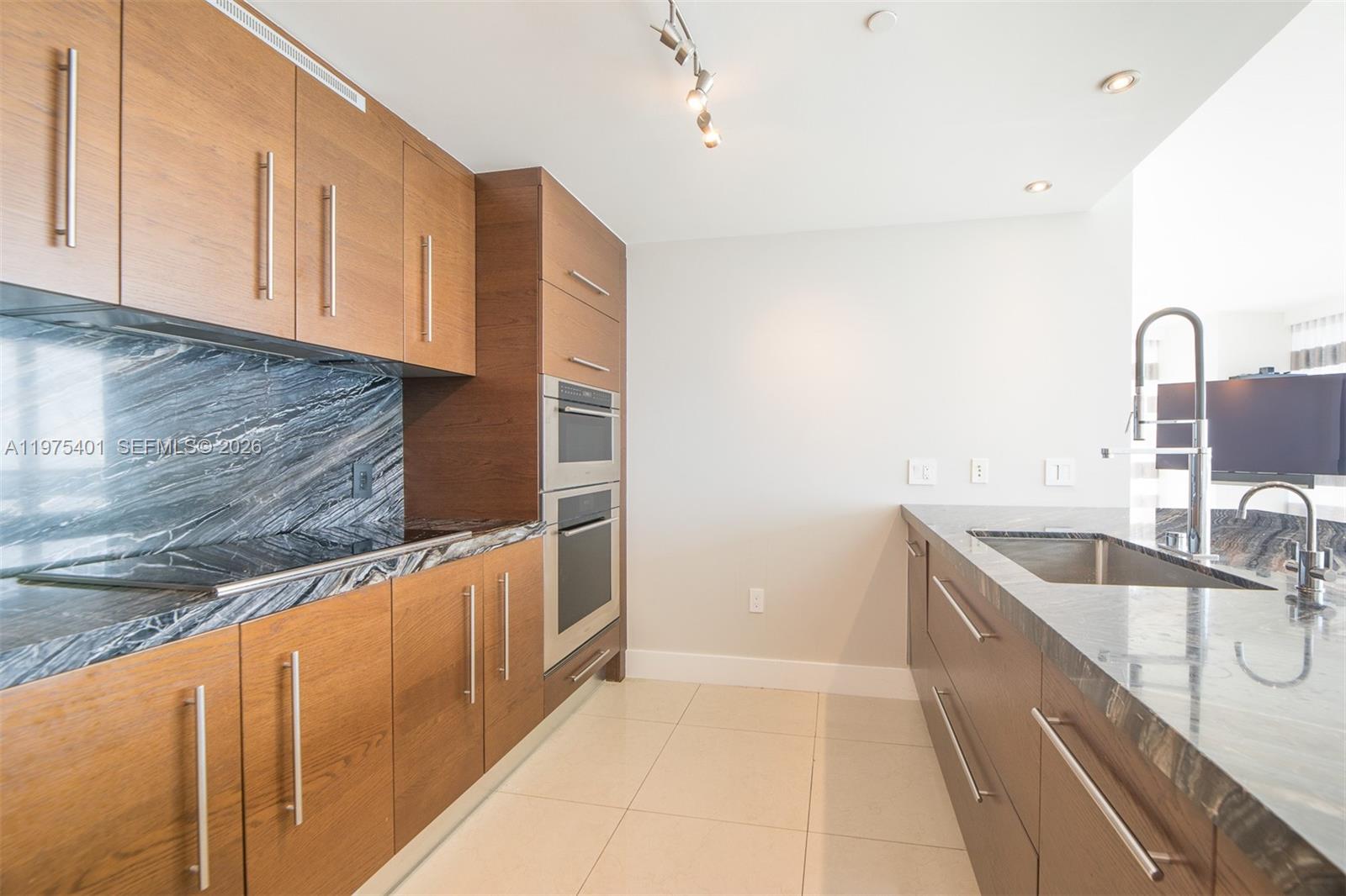 ICONBRICKELL CONDO NO 1 - Residential