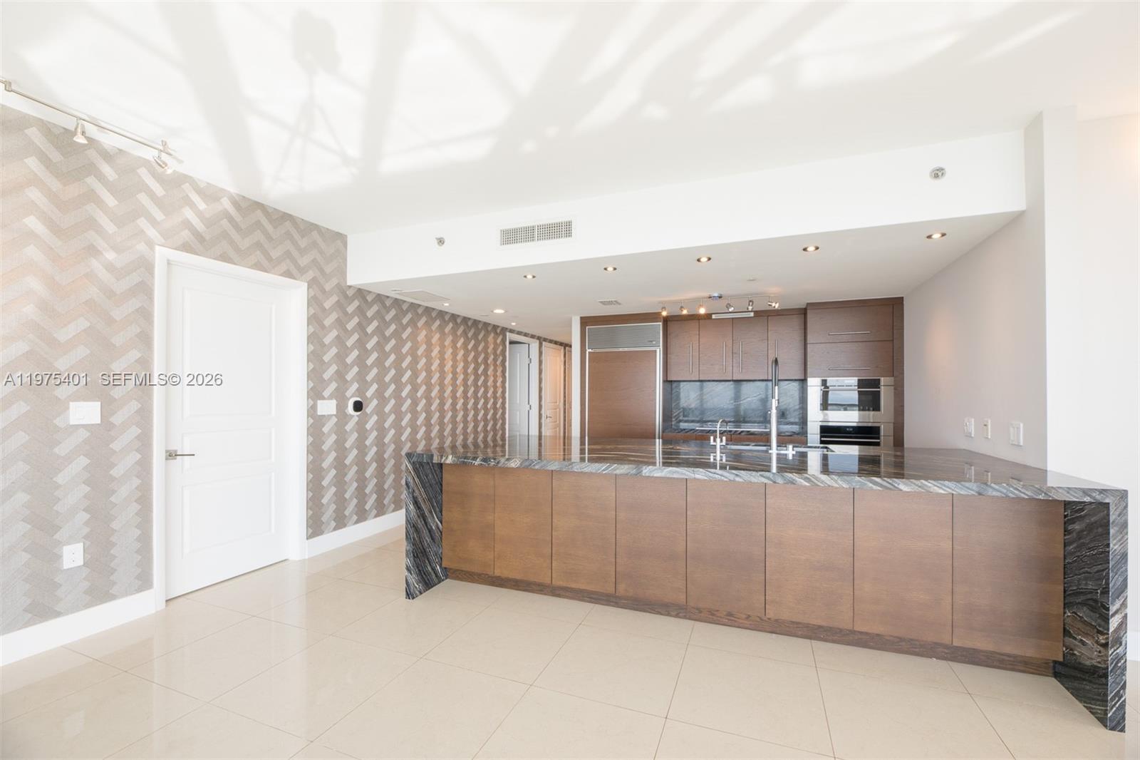 ICONBRICKELL CONDO NO 1 - Residential