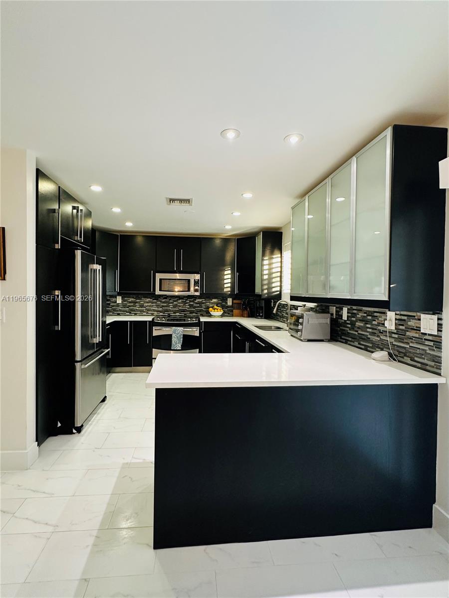 SHORES LINDGREN - Residential