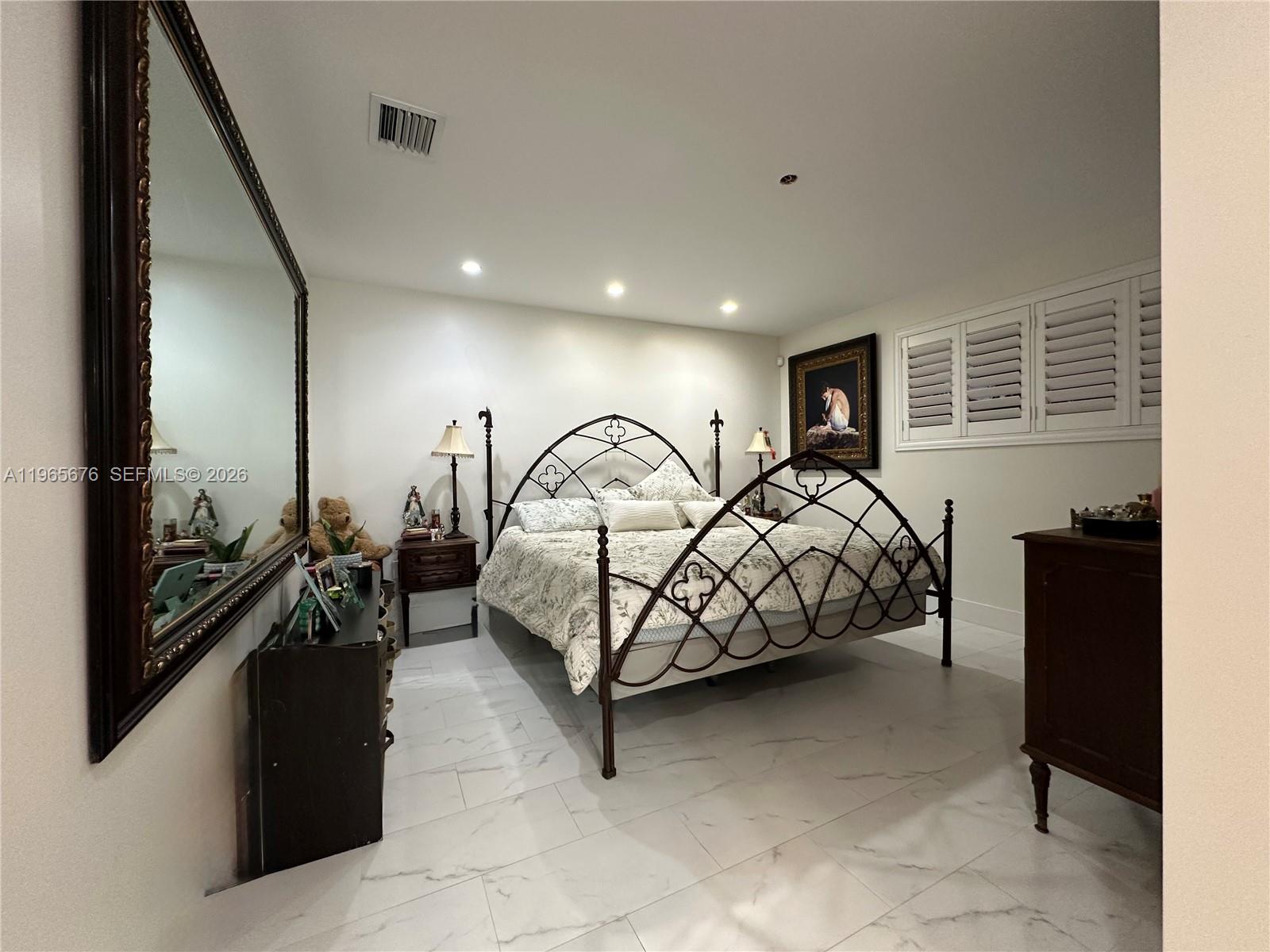 SHORES LINDGREN - Residential