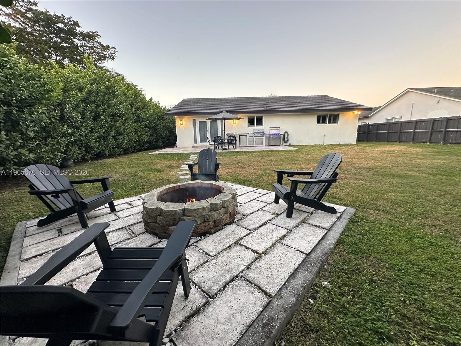 SHORES LINDGREN - Residential