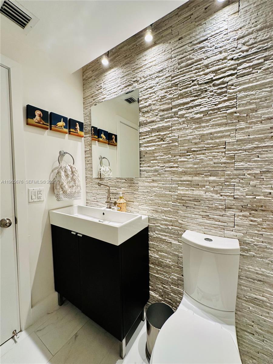 SHORES LINDGREN - Residential