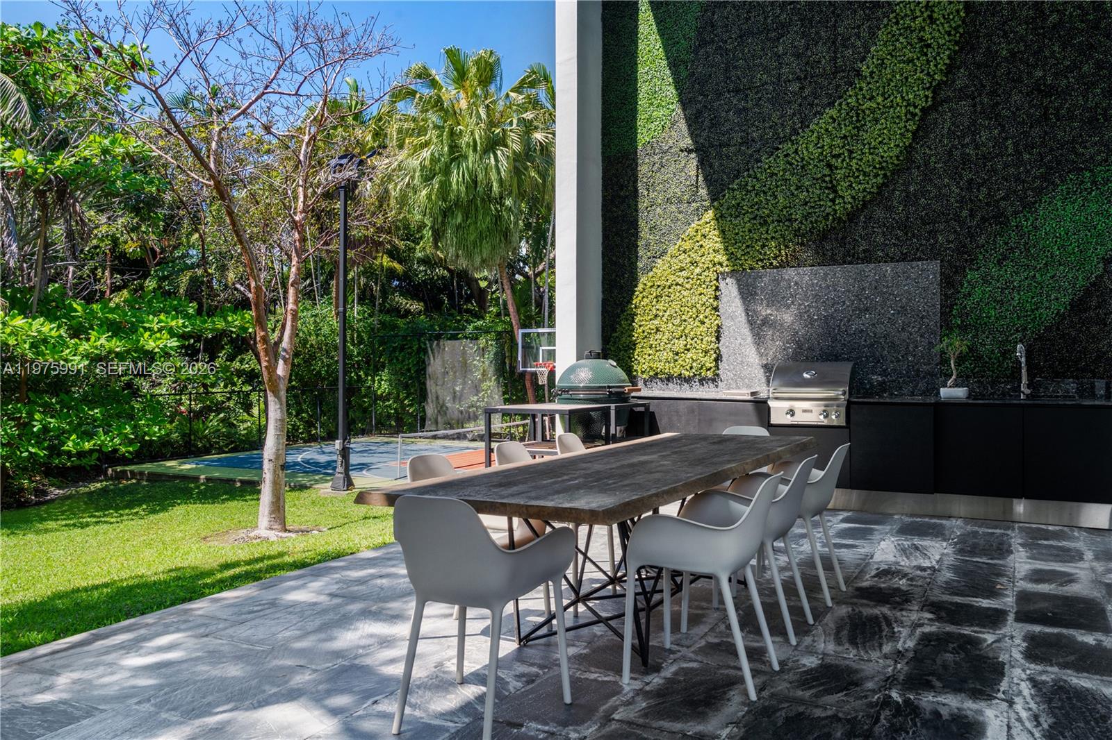 TOWN & RANCH ESTS - Residential