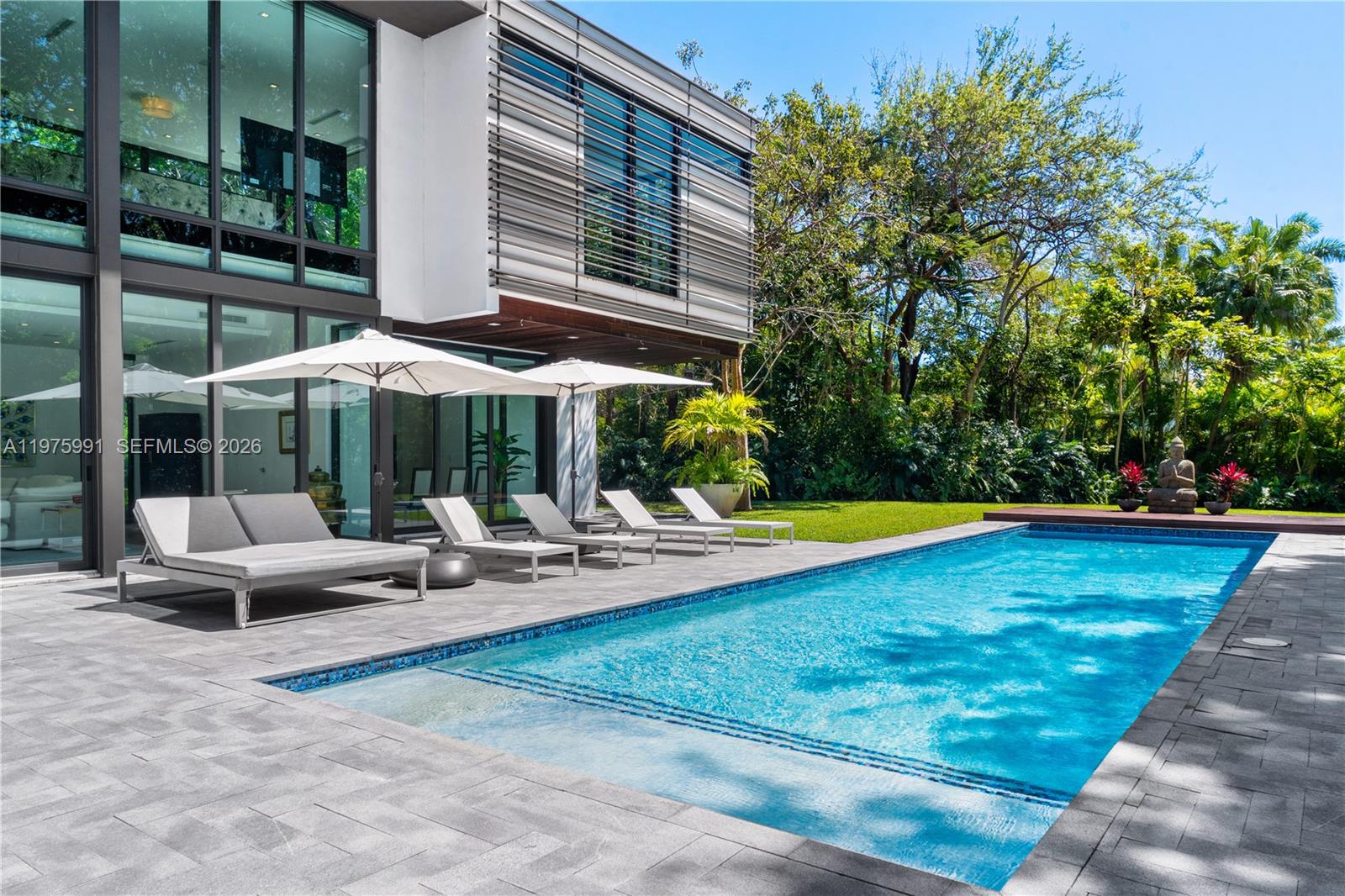 TOWN & RANCH ESTS - Residential