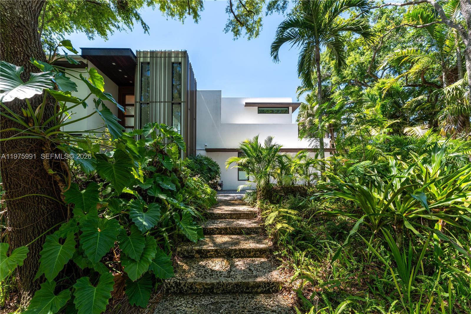 TOWN & RANCH ESTS - Residential