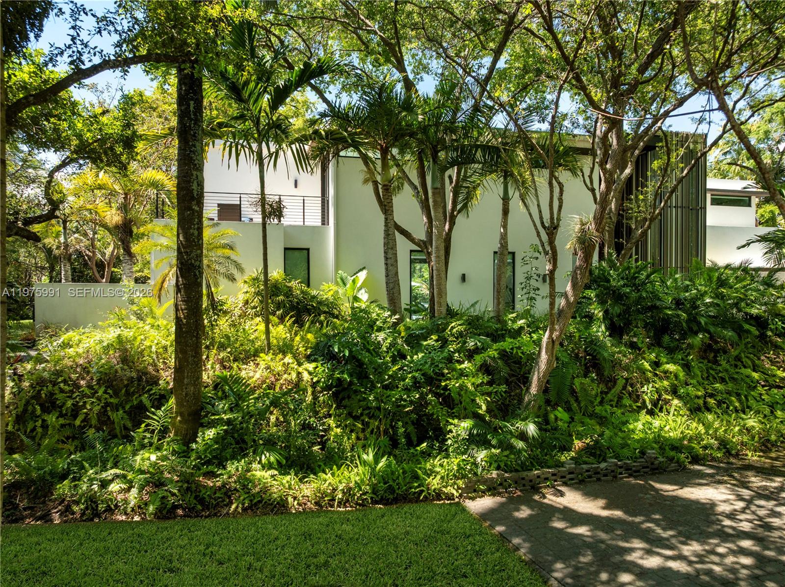 TOWN & RANCH ESTS - Residential