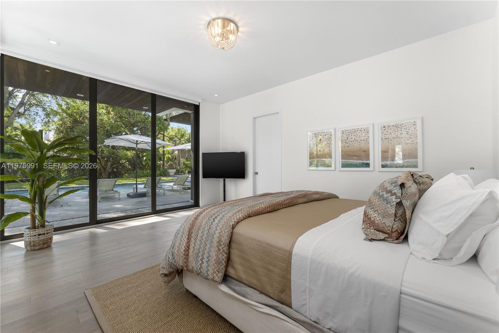 TOWN & RANCH ESTS - Residential