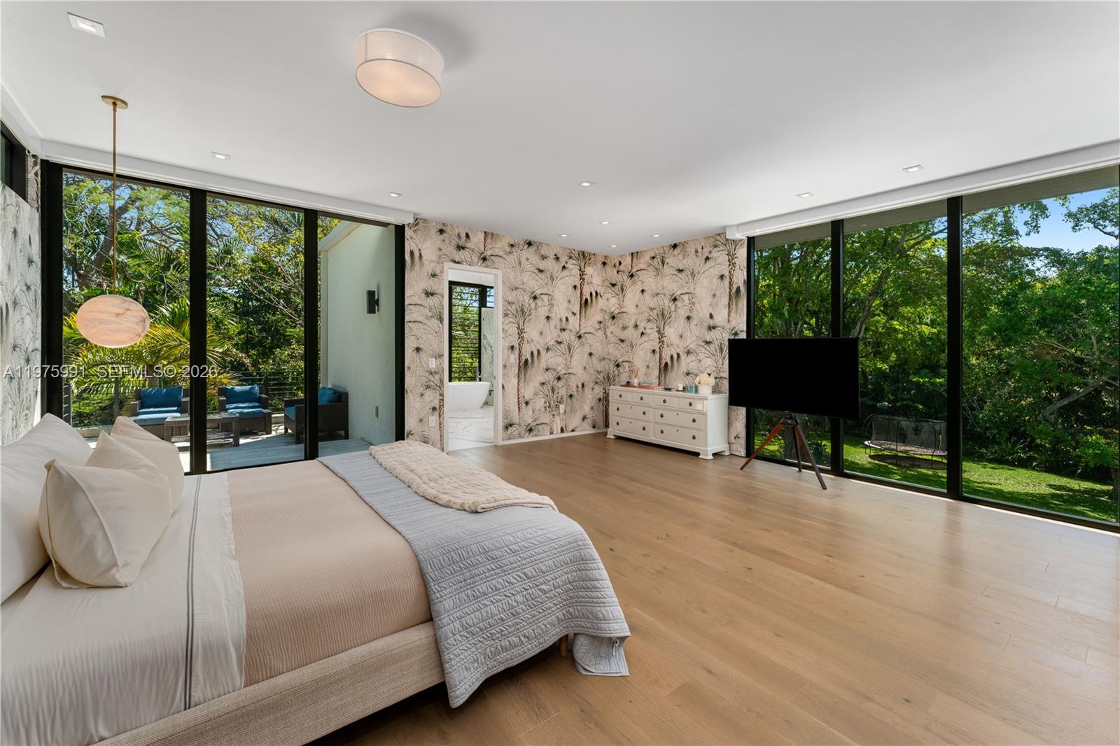 TOWN & RANCH ESTS - Residential