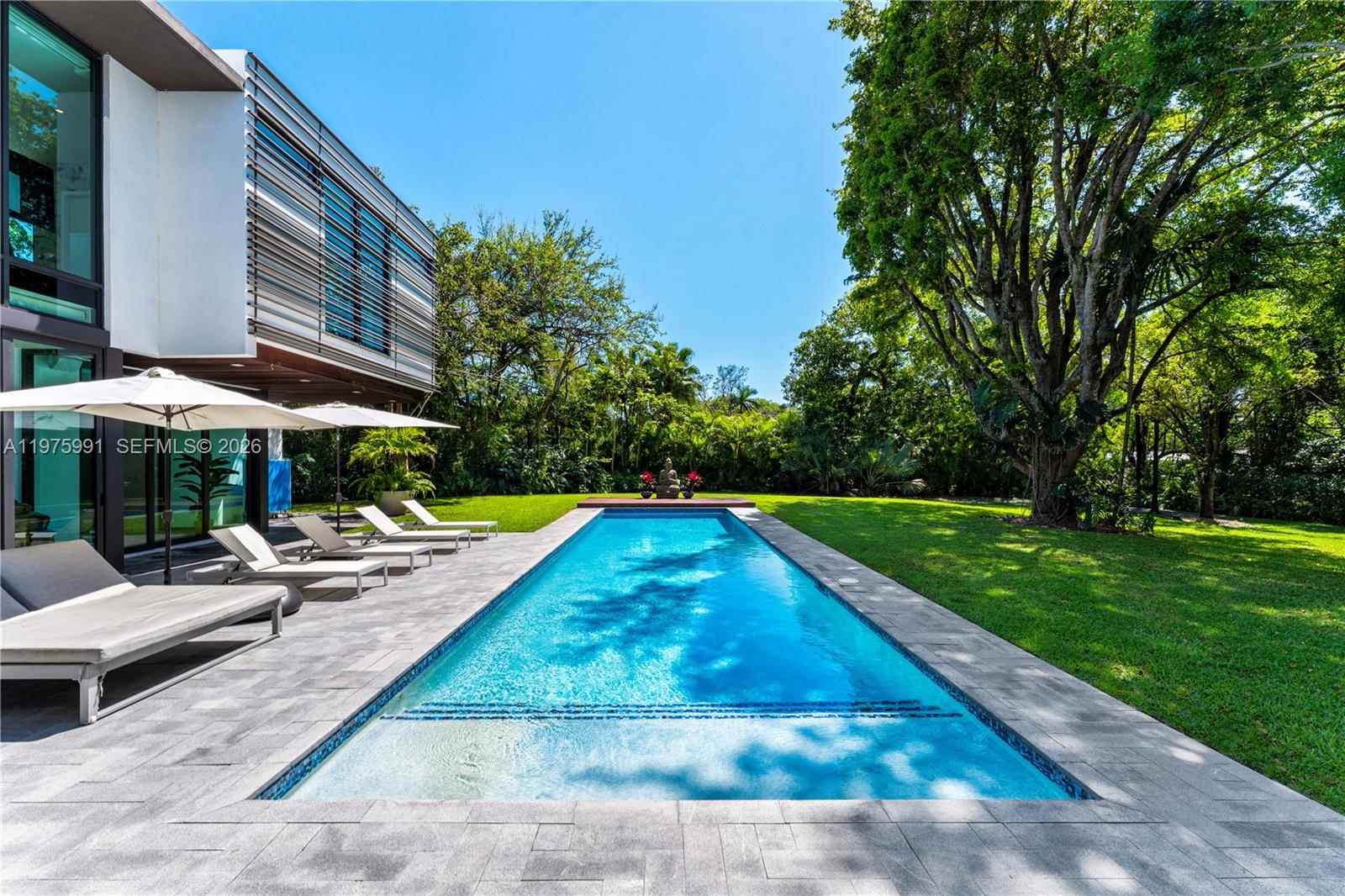 TOWN & RANCH ESTS - Residential