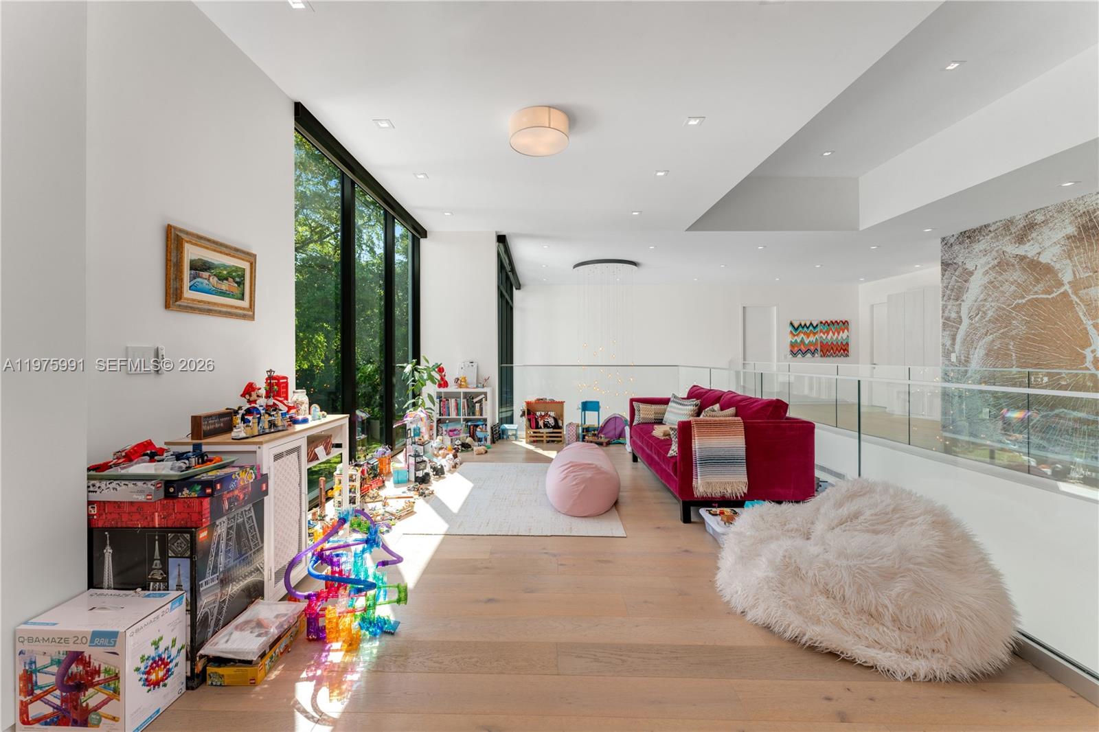 TOWN & RANCH ESTS - Residential