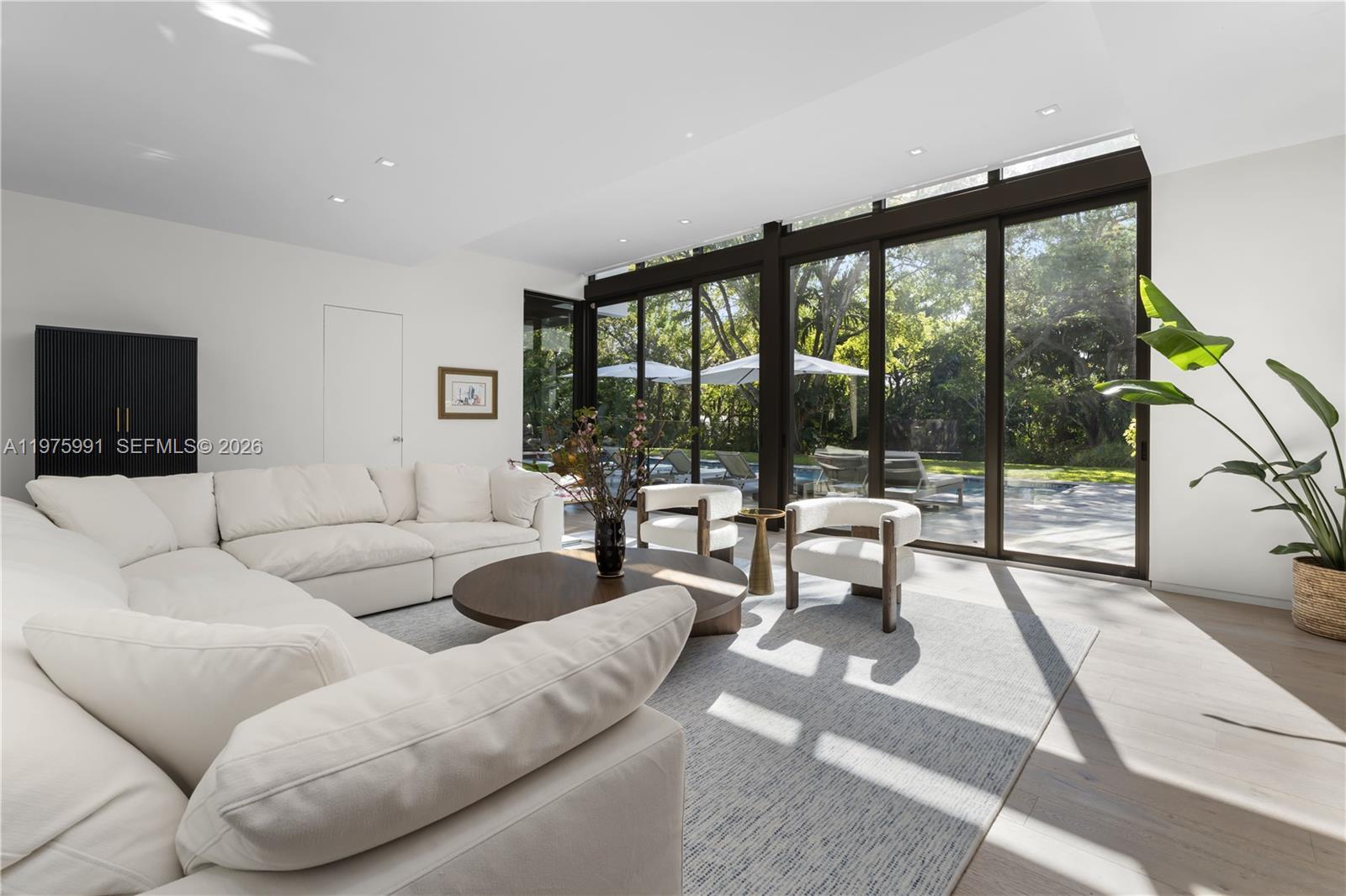 TOWN & RANCH ESTS - Residential