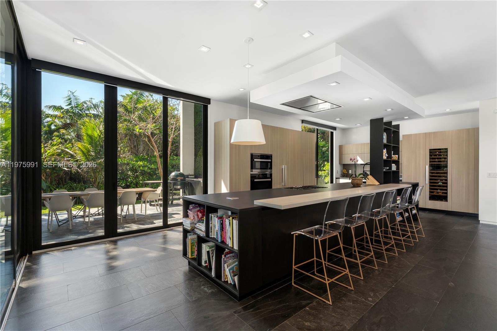 TOWN & RANCH ESTS - Residential