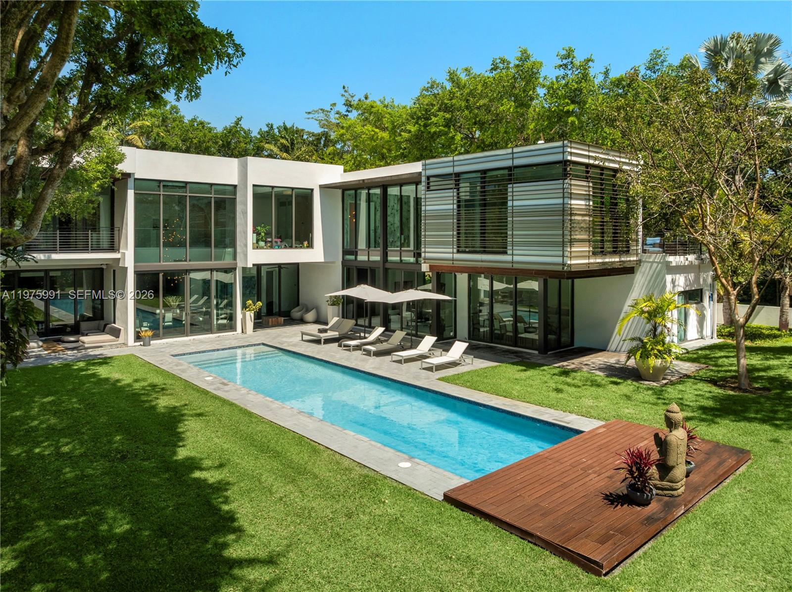 TOWN & RANCH ESTS - Residential