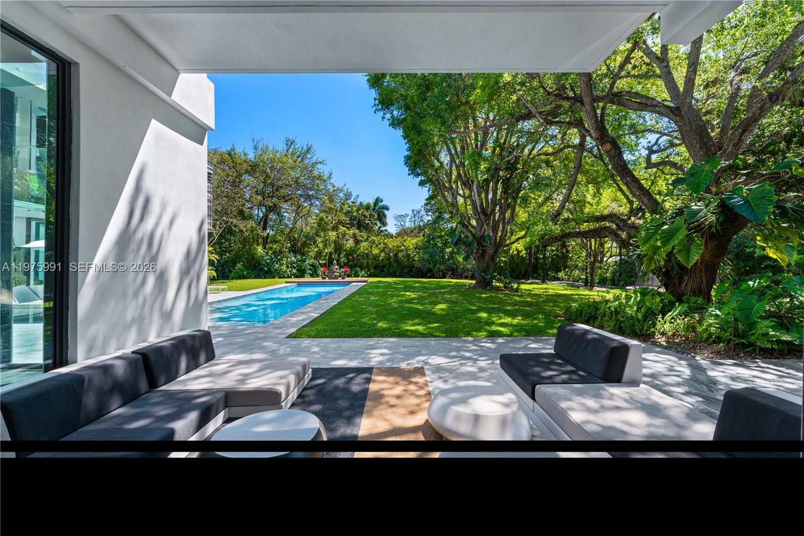 TOWN & RANCH ESTS - Residential