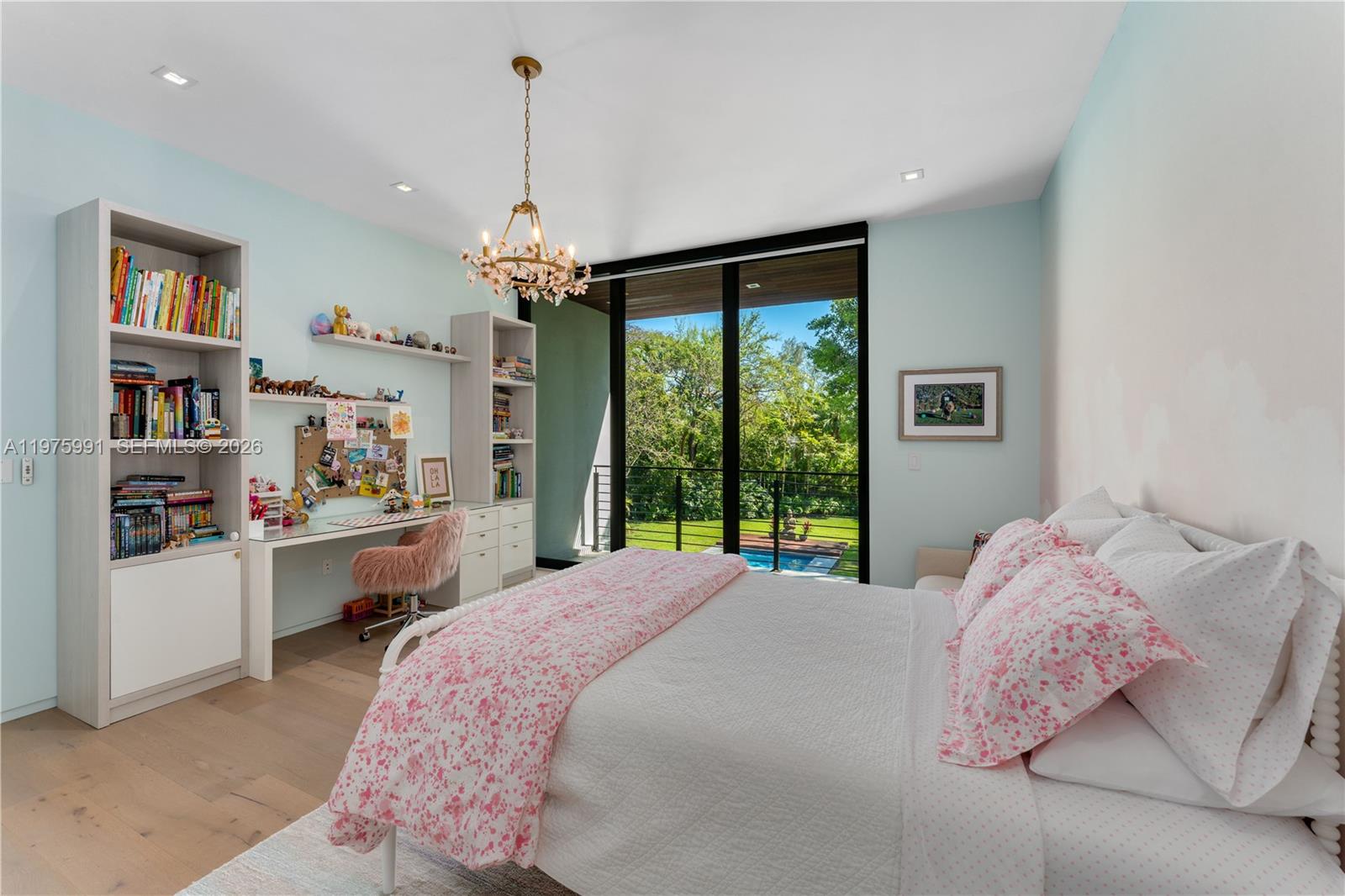 TOWN & RANCH ESTS - Residential