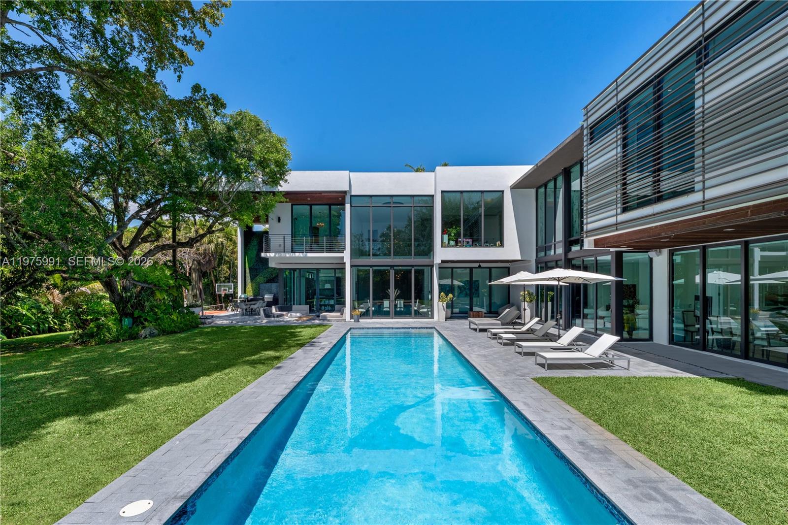 TOWN & RANCH ESTS - Residential