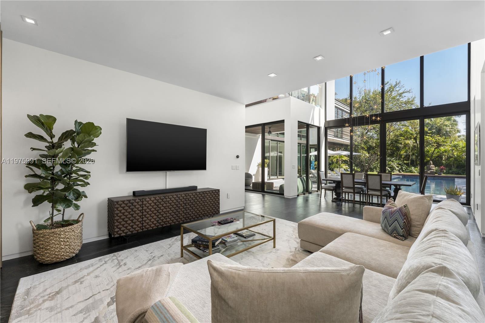 TOWN & RANCH ESTS - Residential