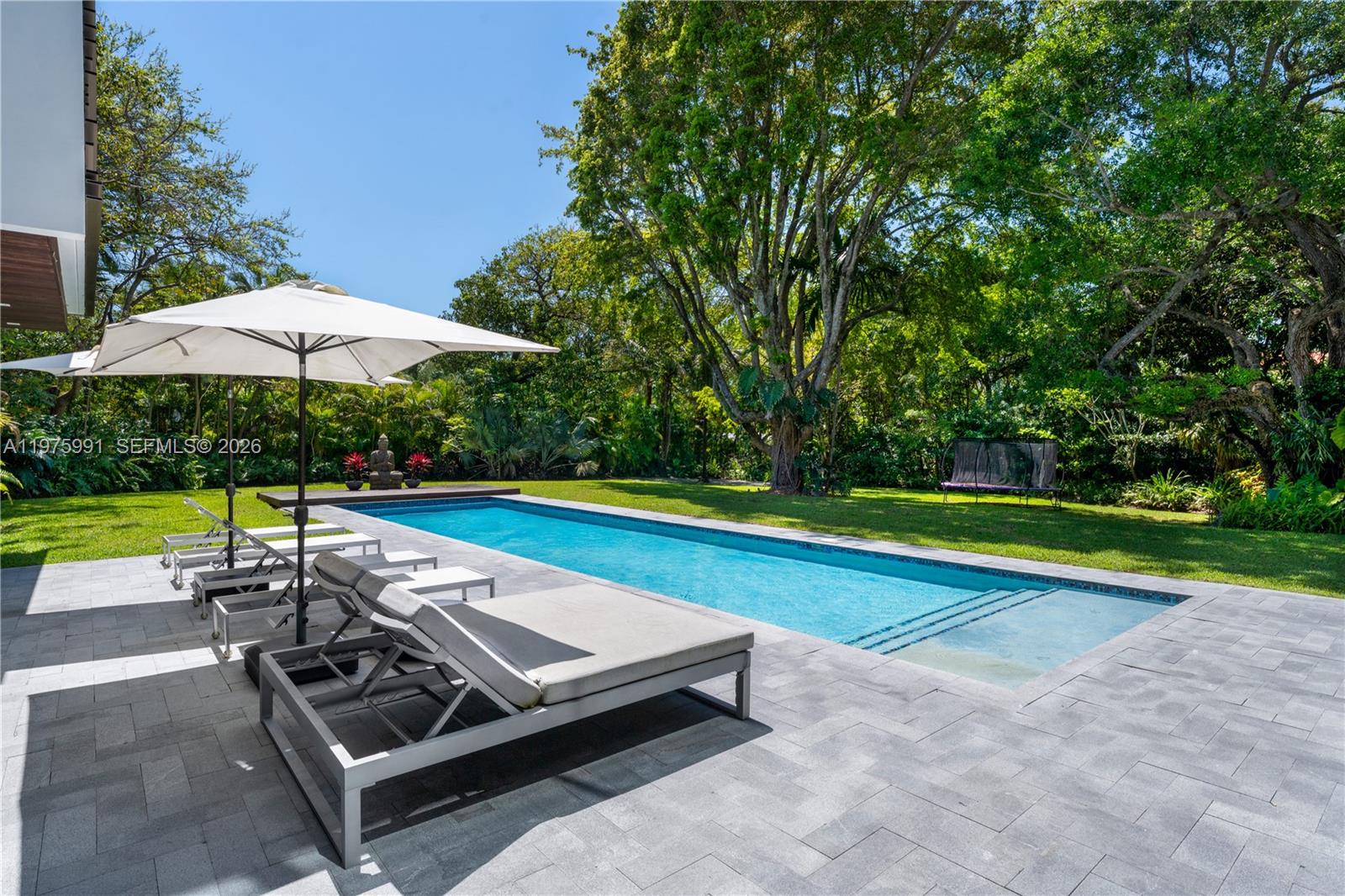 TOWN & RANCH ESTS - Residential