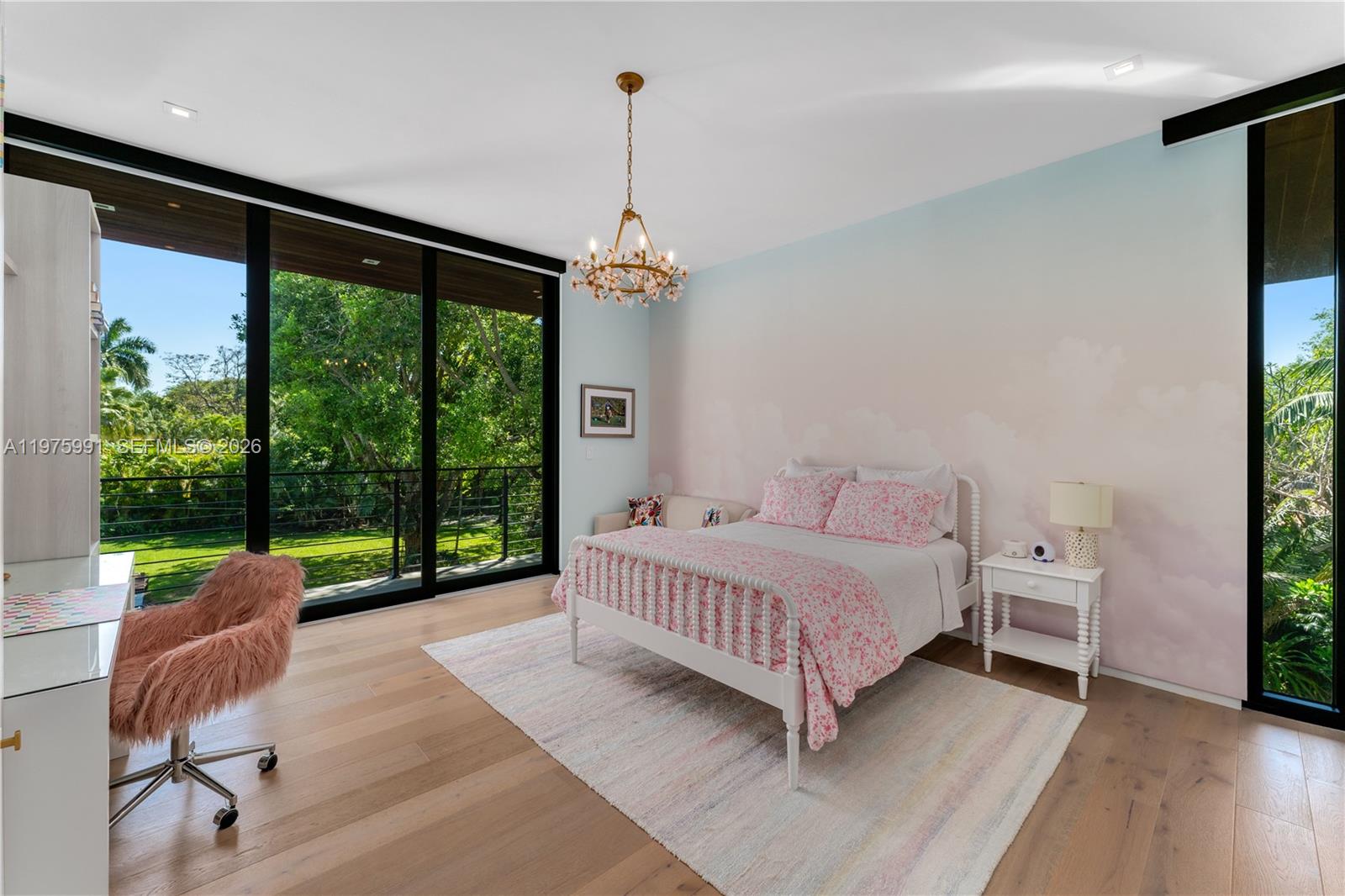 TOWN & RANCH ESTS - Residential