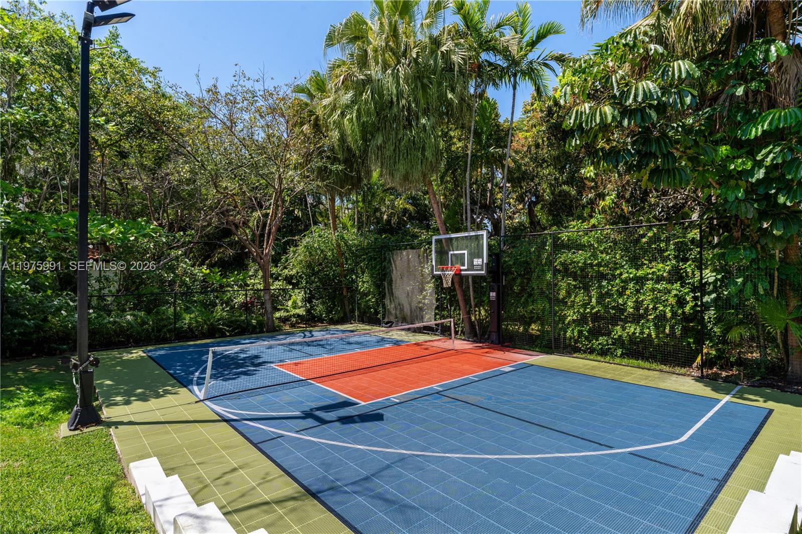 TOWN & RANCH ESTS - Residential