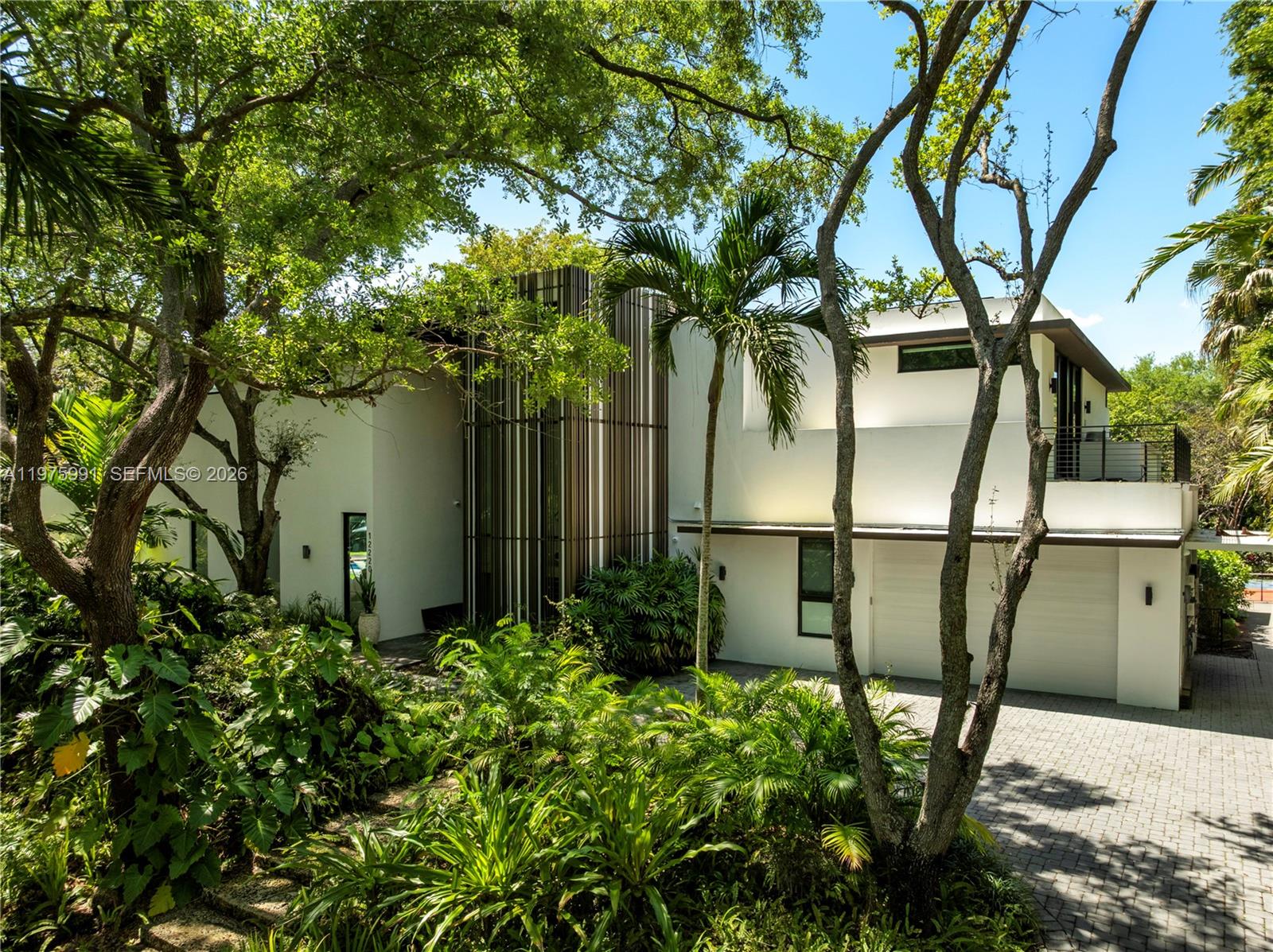 TOWN & RANCH ESTS - Residential