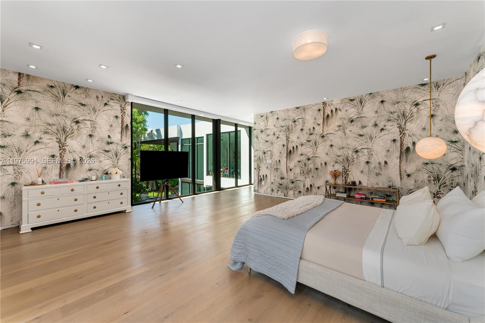 TOWN & RANCH ESTS - Residential