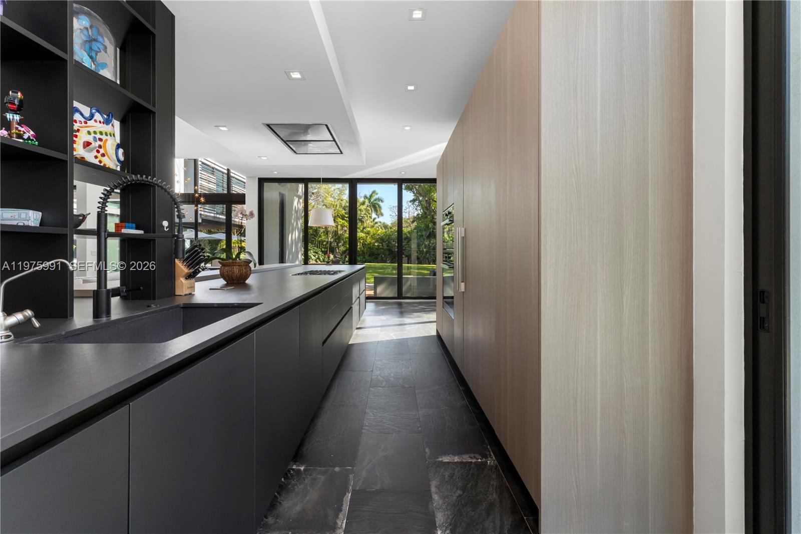 TOWN & RANCH ESTS - Residential