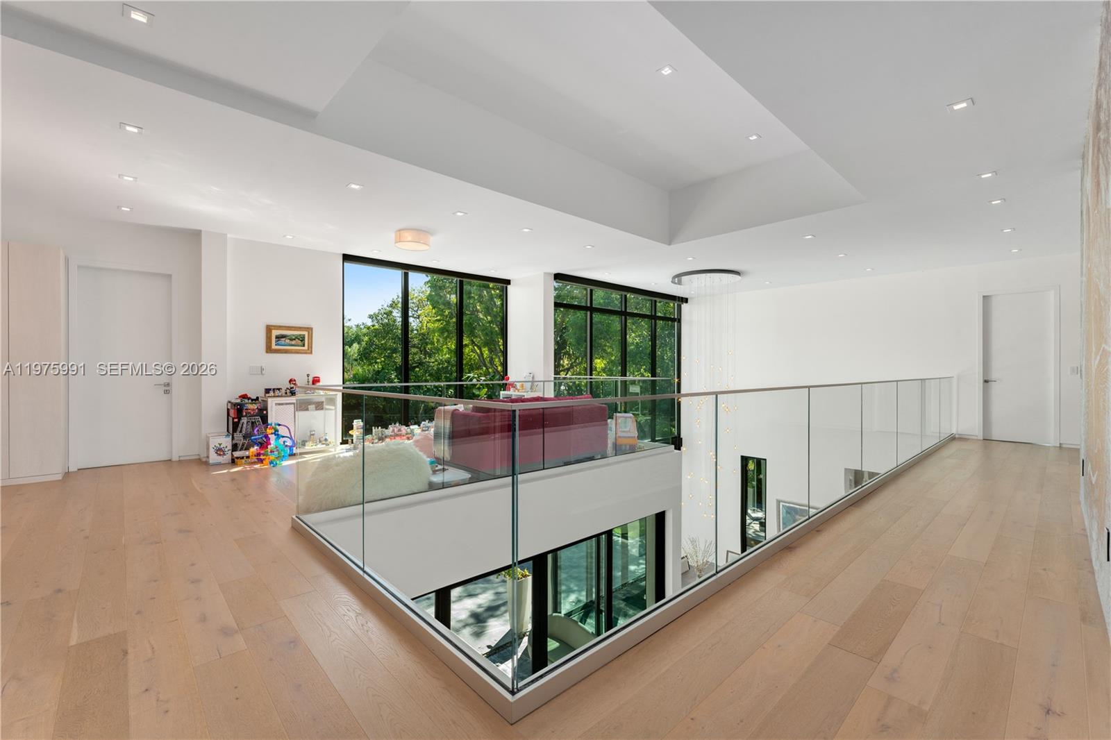 TOWN & RANCH ESTS - Residential