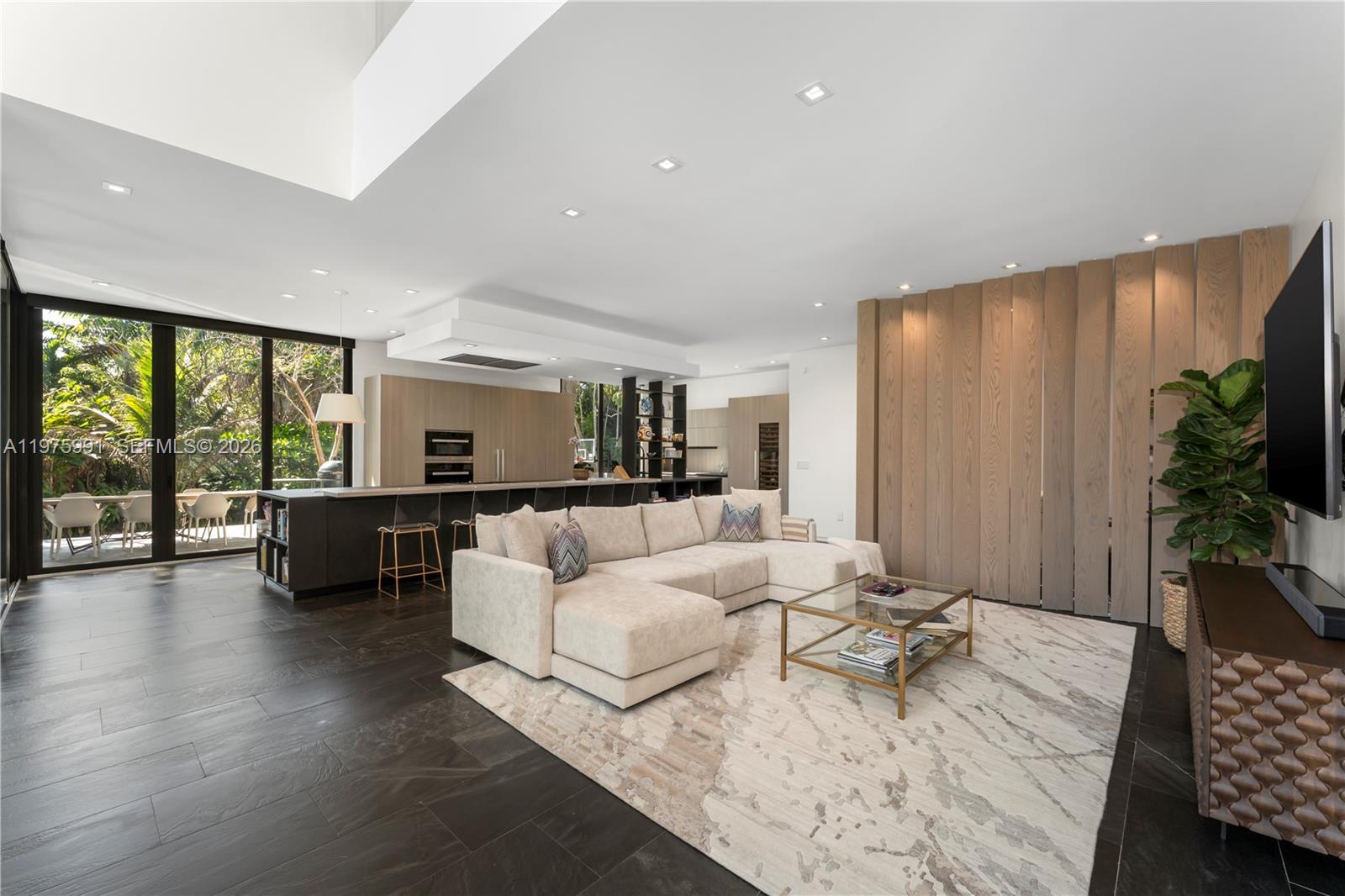 TOWN & RANCH ESTS - Residential