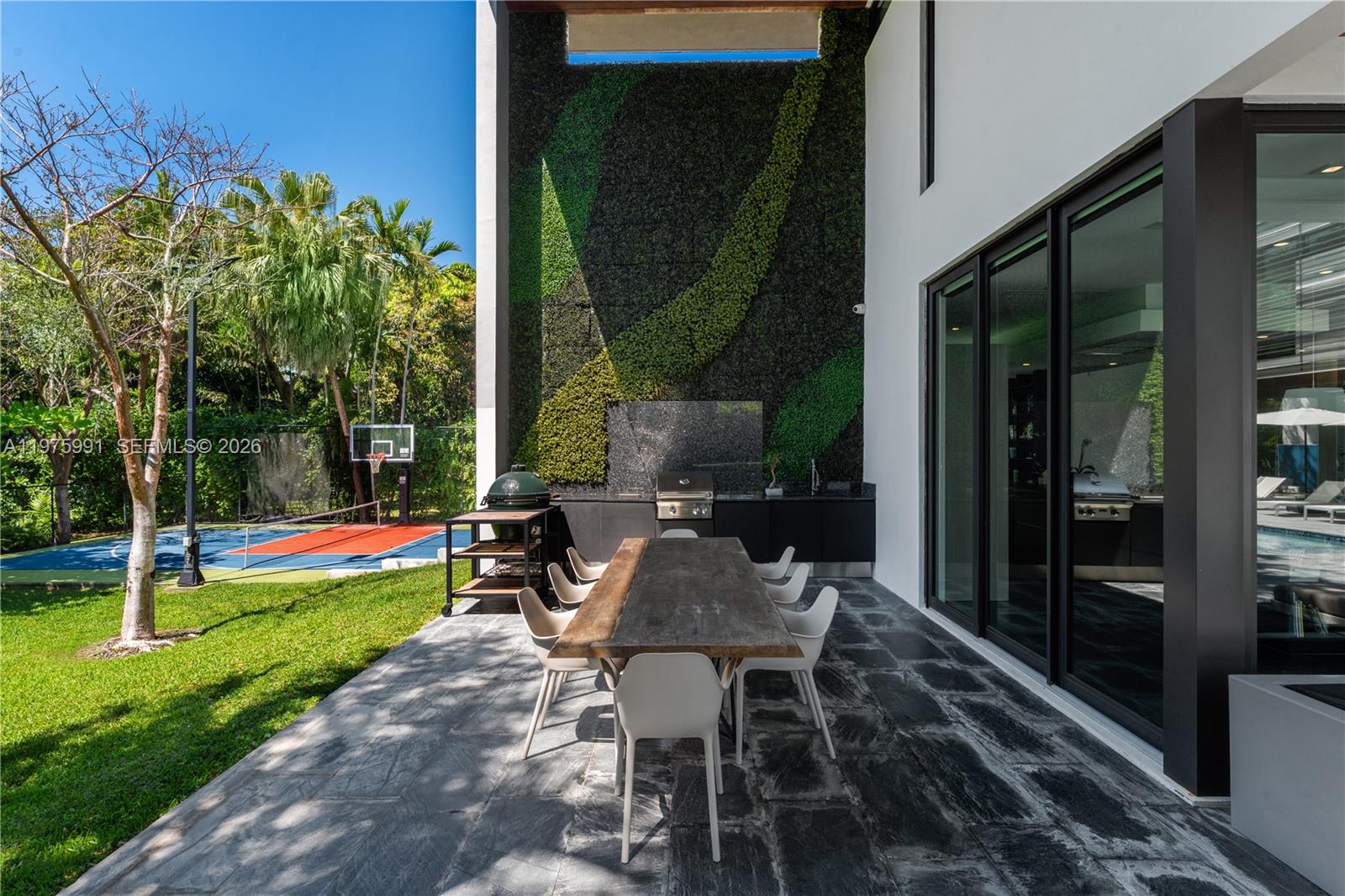 TOWN & RANCH ESTS - Residential