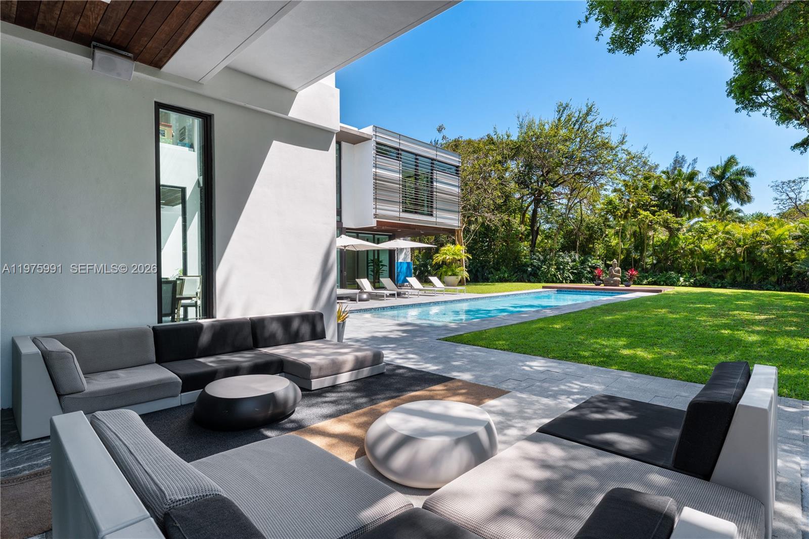 TOWN & RANCH ESTS - Residential