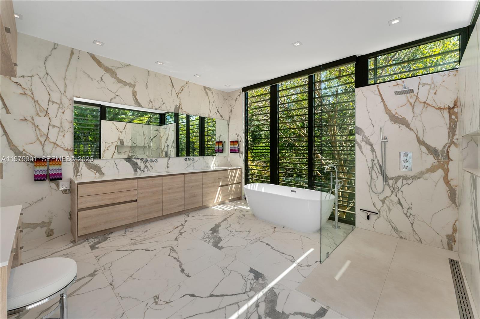 TOWN & RANCH ESTS - Residential